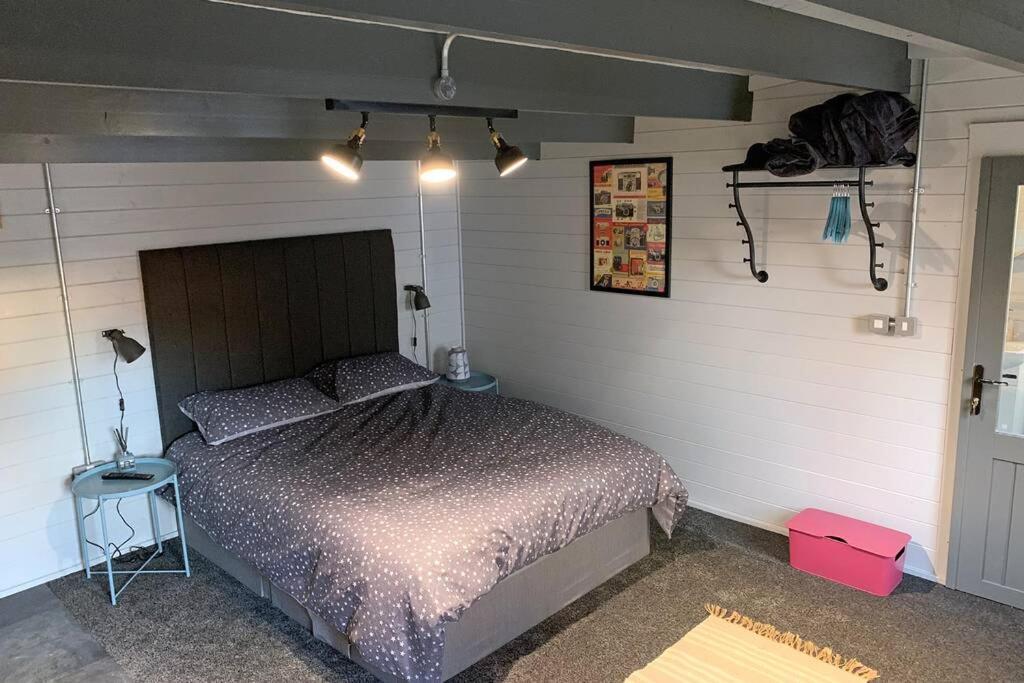 Cosy, Self-Contained Garden Room In City Centre! Hereford Bagian luar foto