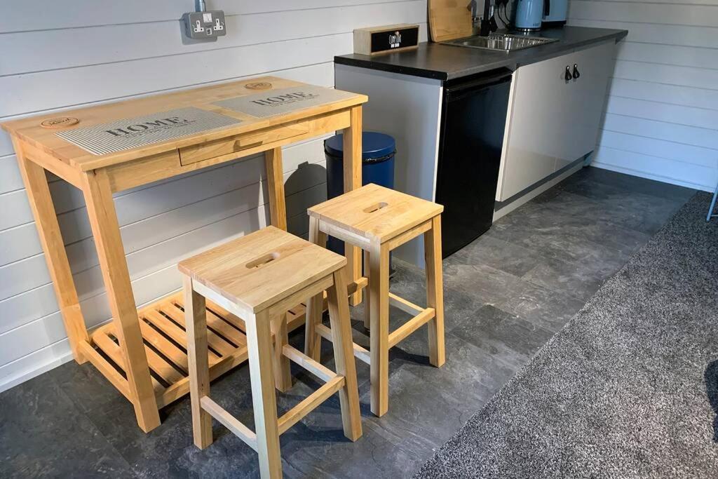 Cosy, Self-Contained Garden Room In City Centre! Hereford Bagian luar foto